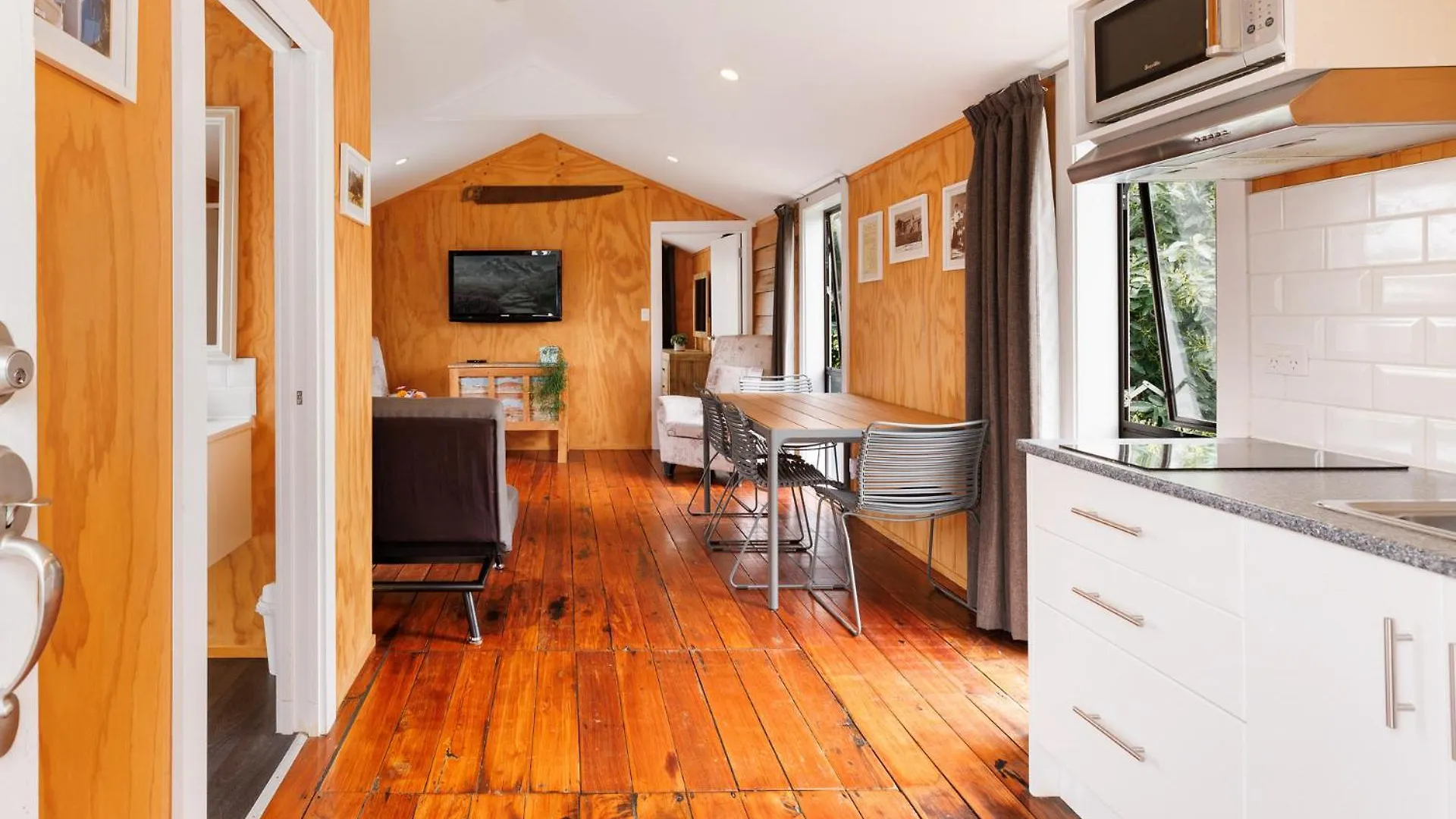 Historic Barn Loft - Private & Spacious Tauranga New Zealand